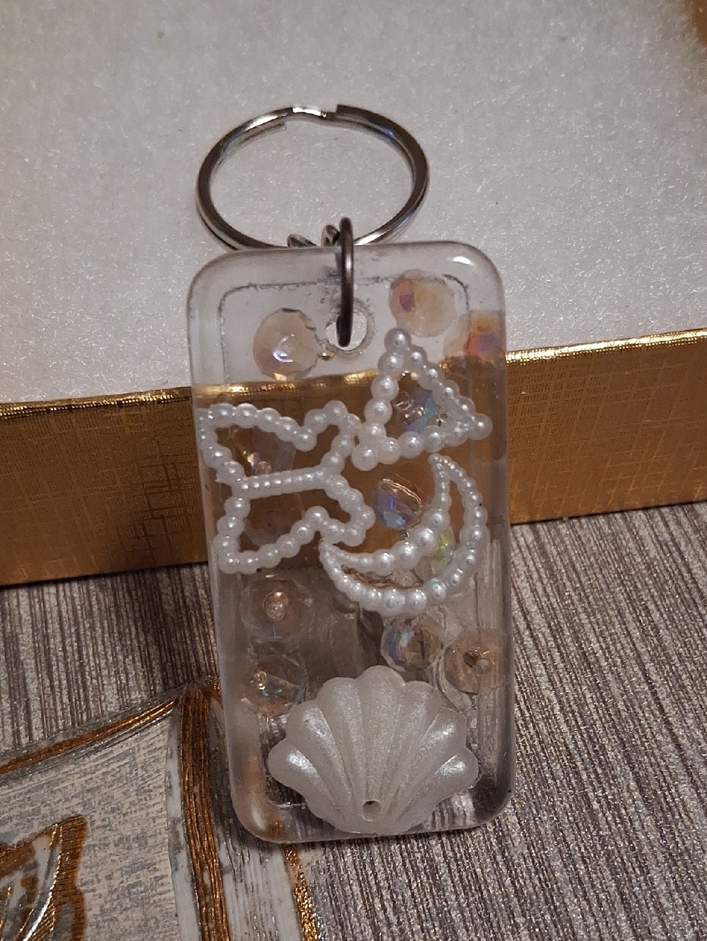 Clear Seashell Resin Keychain Witj Rhinestones - Picture 4 of 5
